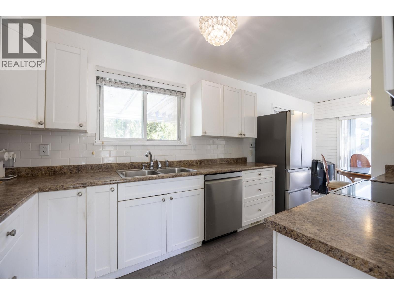 3648 Vincent Street Property Photo 6