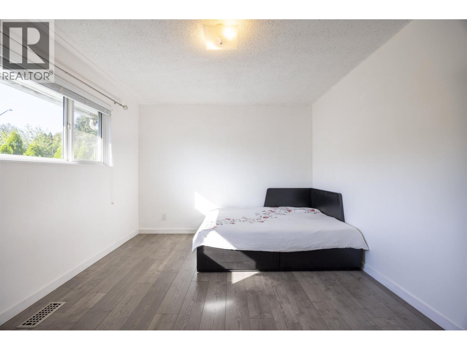3648 Vincent Street Property Photo 11