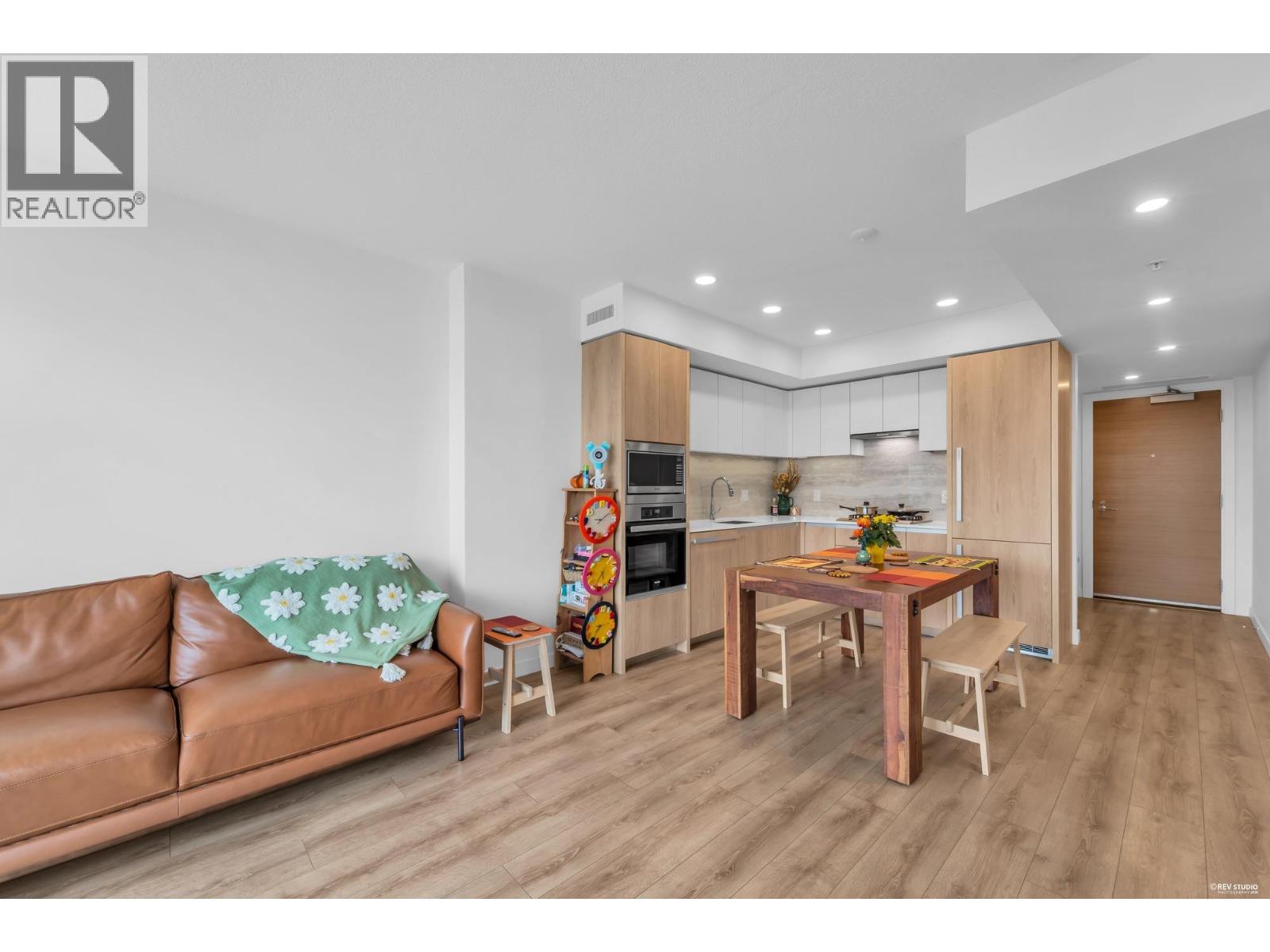 804 8111 PARK ROAD Property Photo 1