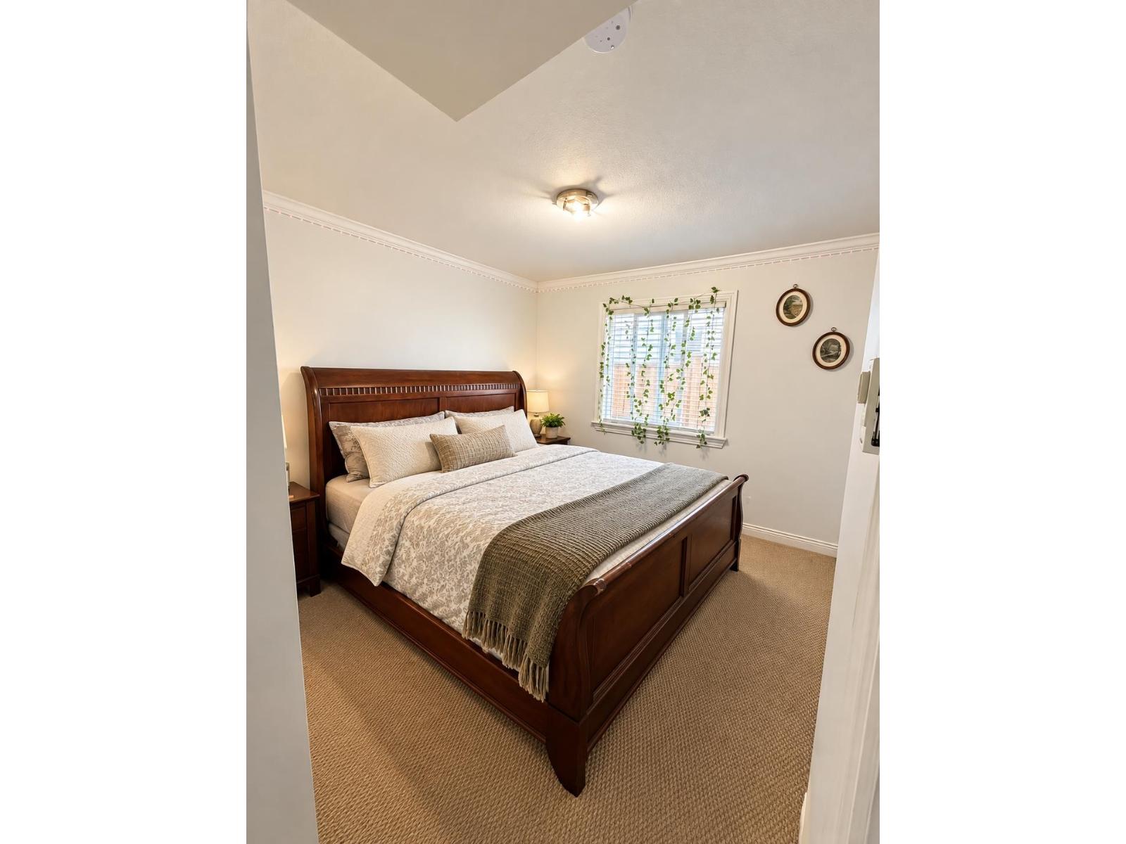 27082 35 Avenue Property Photo 8
