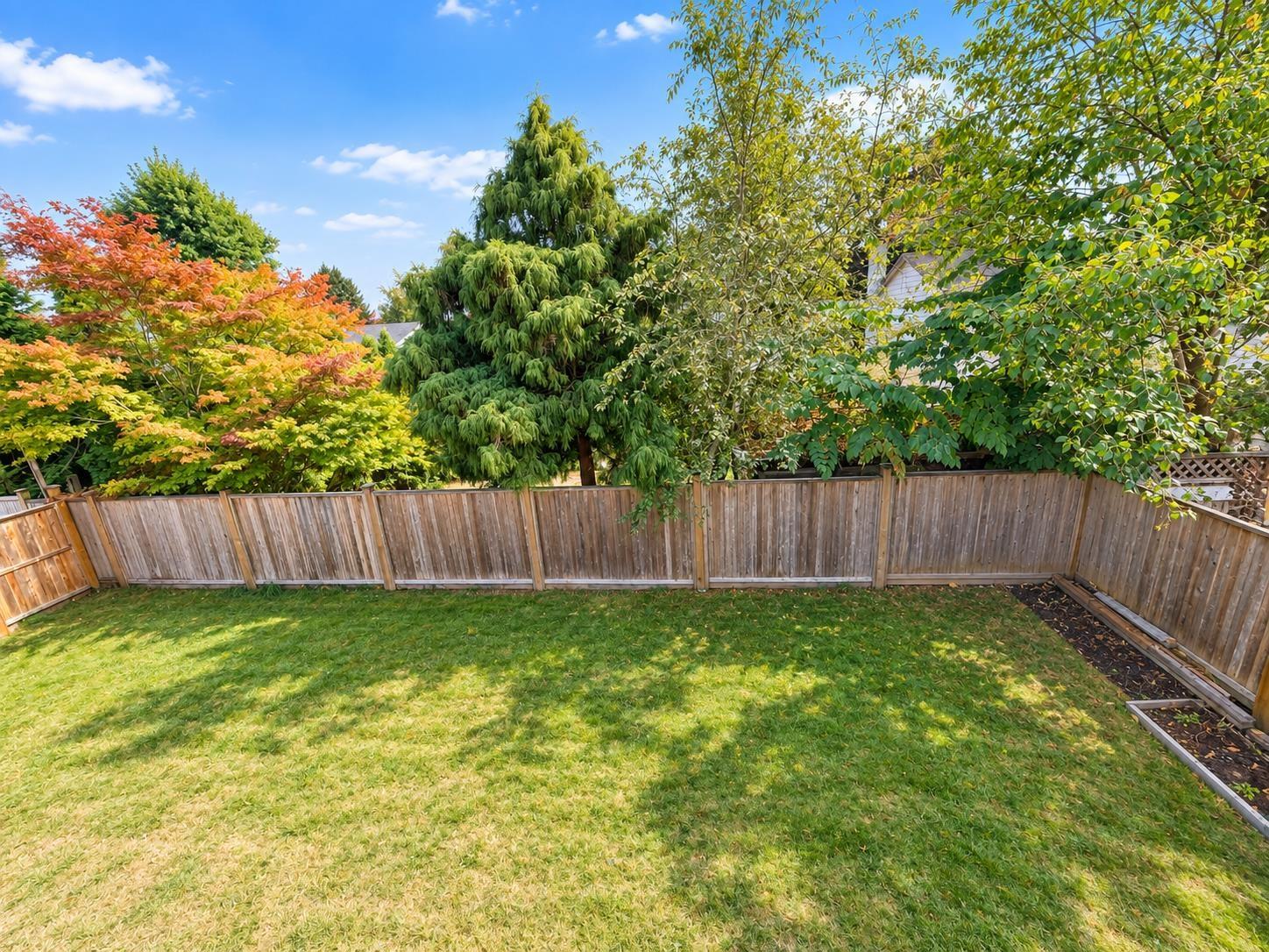 27082 35 Avenue Property Photo 13
