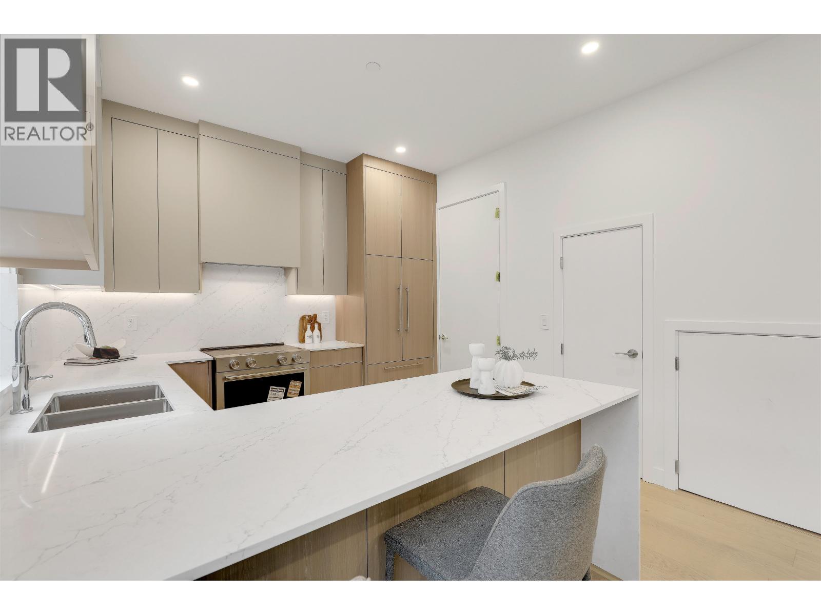 1 3183 Graveley Street Property Photo 13