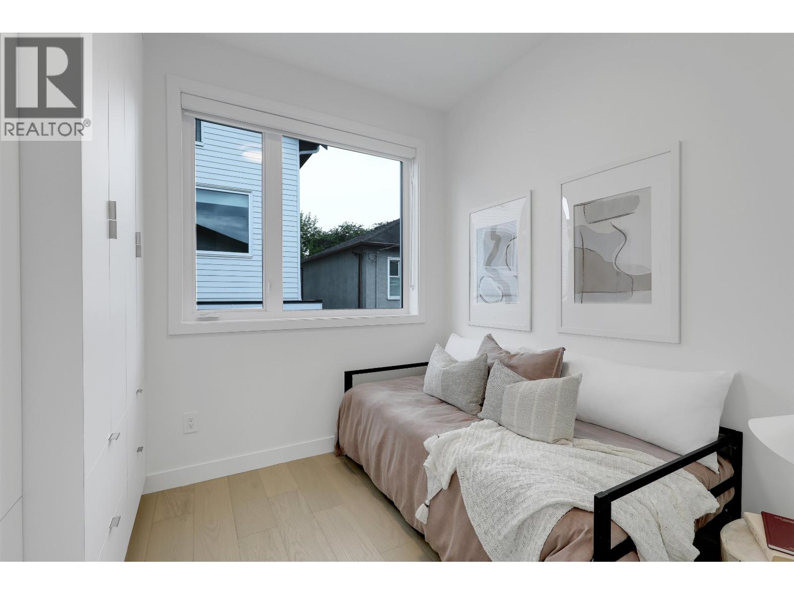 1 3183 Graveley Street Property Photo 18
