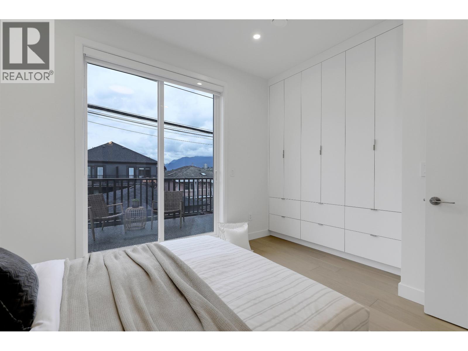 1 3183 Graveley Street Property Photo 23