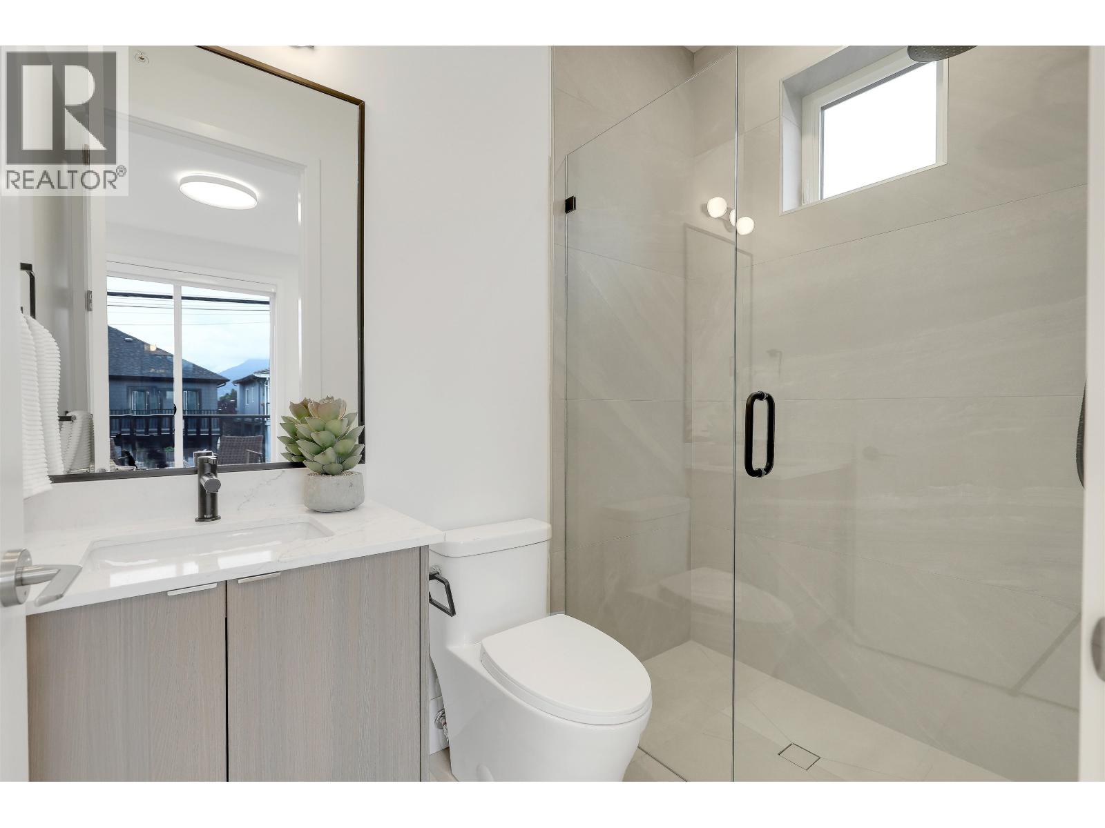 1 3183 Graveley Street Property Photo 24
