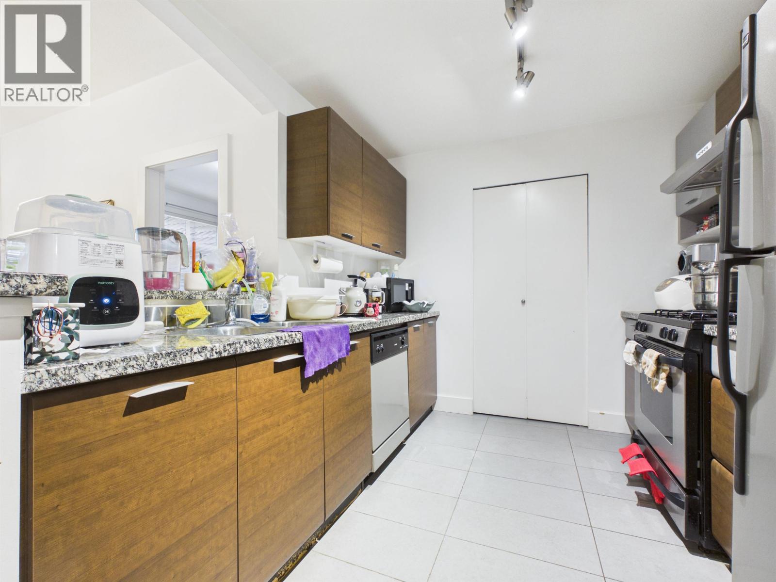 120 6033 Katsura Street Property Photo 14