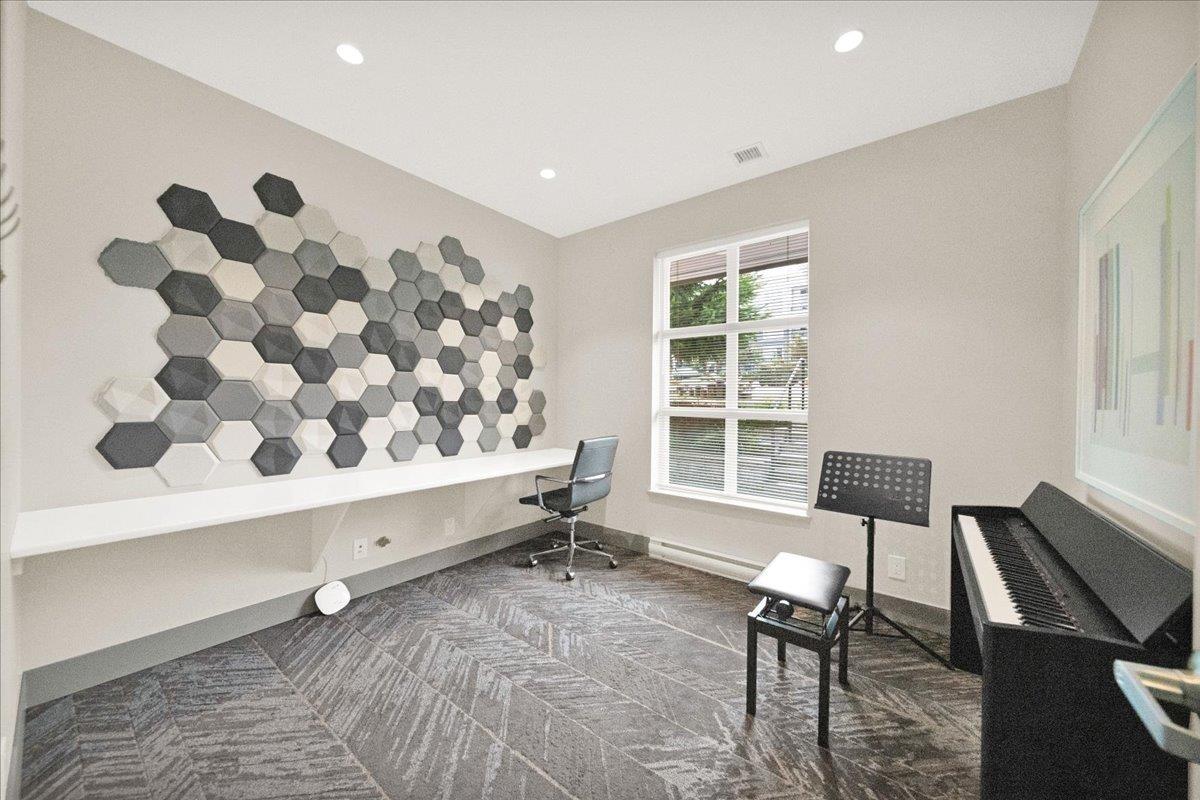 C219 8150 207 Street Property Photo 29
