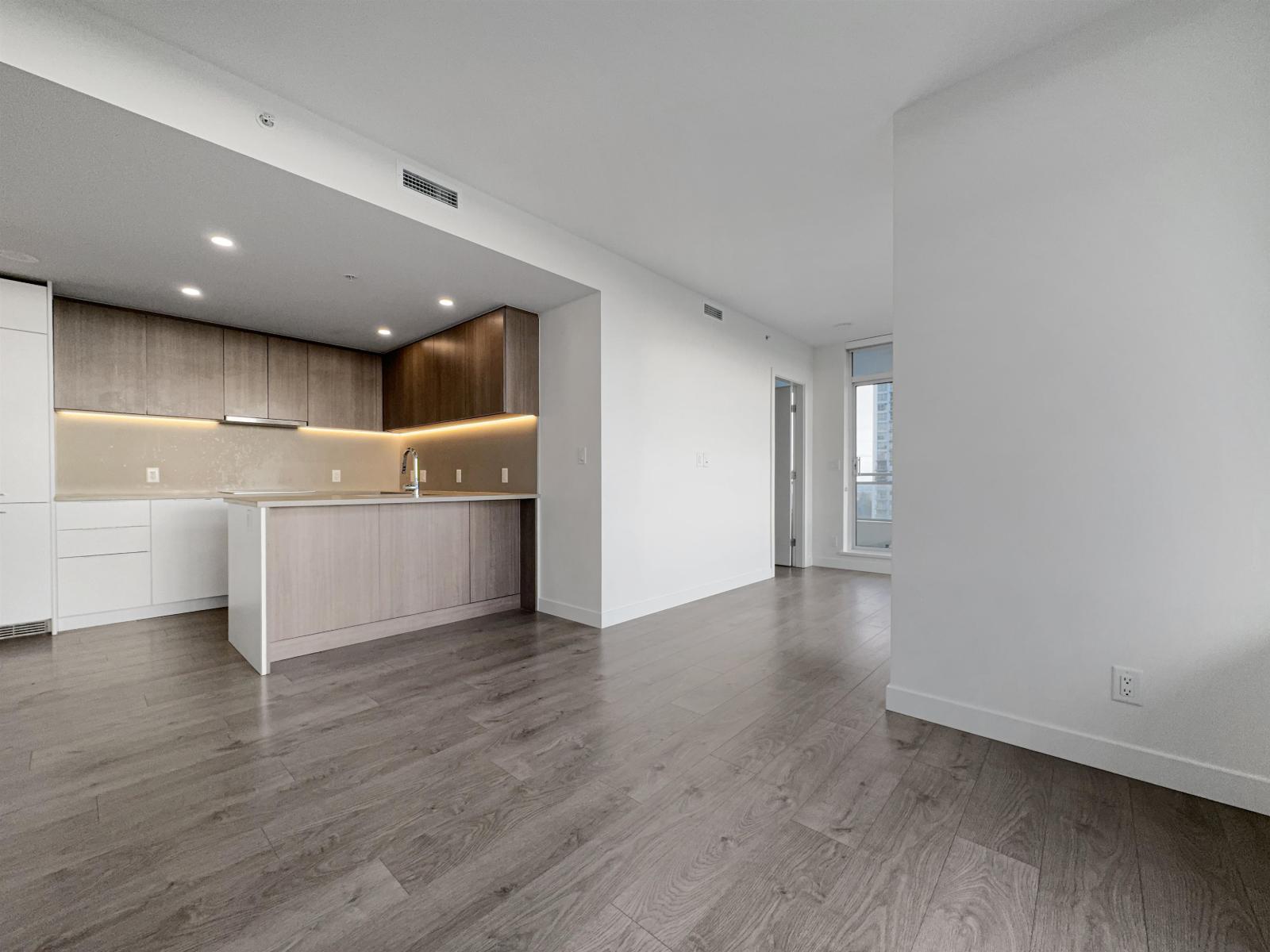 24xx 10480 104 Avenue Property Photo 4