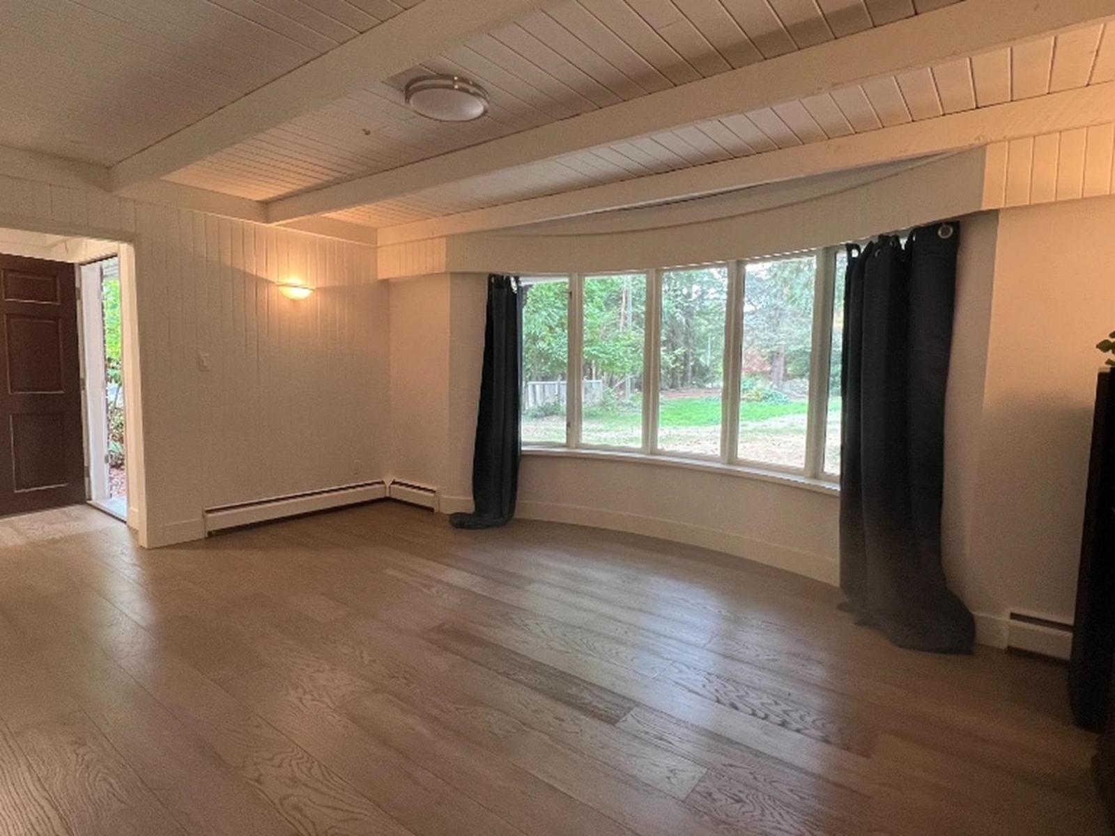13768 32 Avenue Property Photo 3
