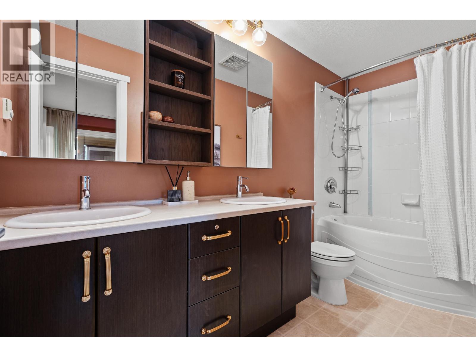 407 700 Klahanie Drive Property Photo 16