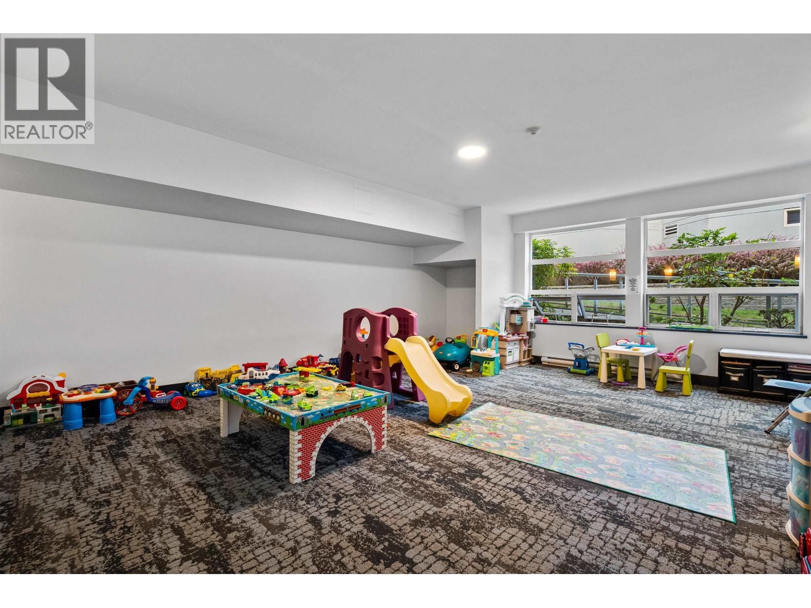 407 700 Klahanie Drive Property Photo 33