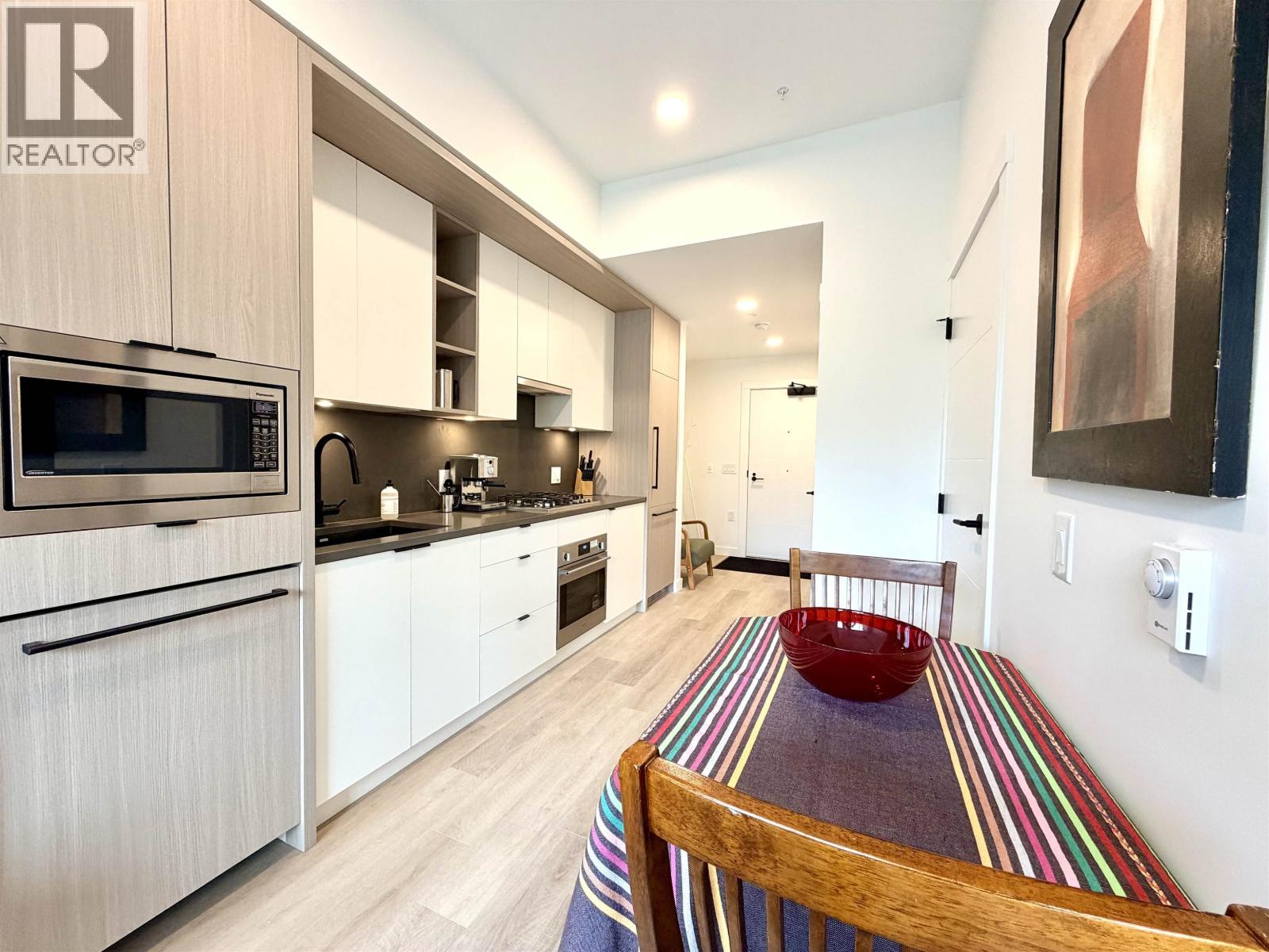 105 2268 E Broadway Property Photo 6