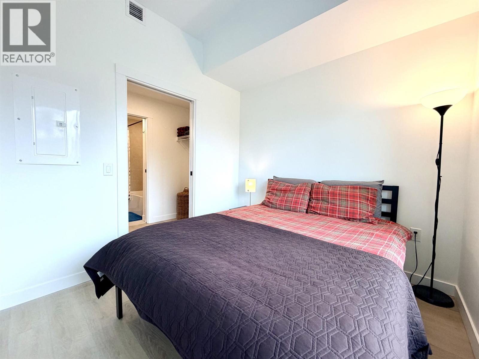 105 2268 E Broadway Property Photo 9