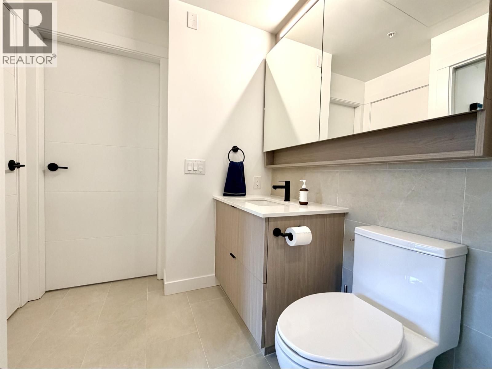 105 2268 E Broadway Property Photo 14