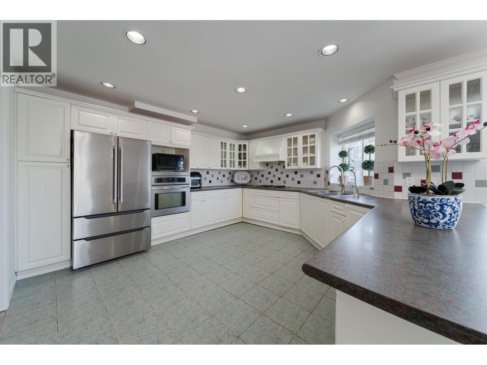6522 Holly Park Drive Property Photo 9