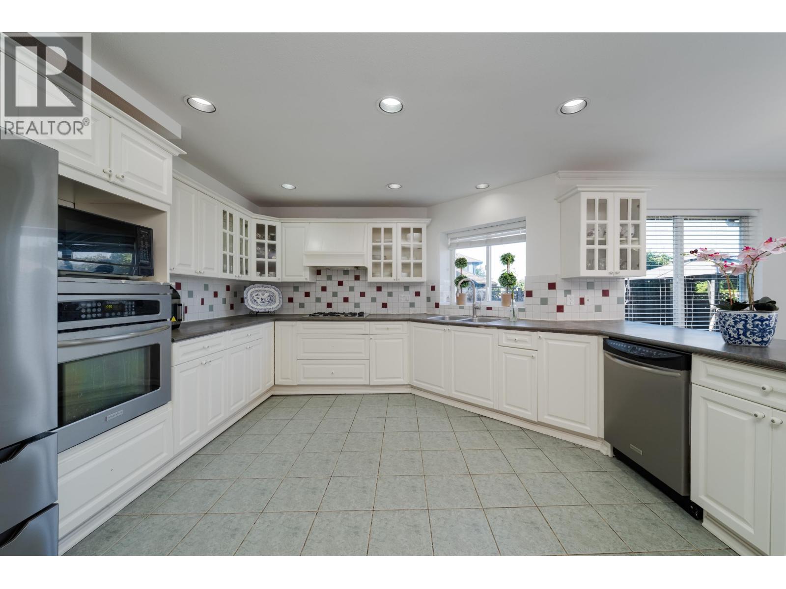 6522 Holly Park Drive Property Photo 10