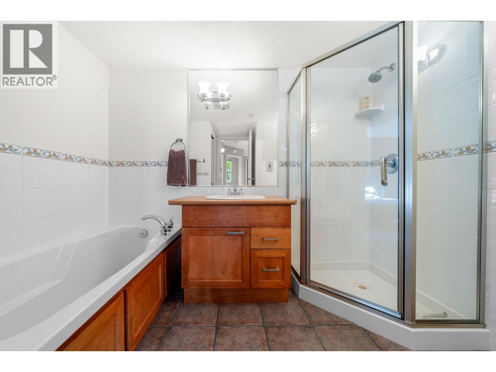 207 669 W 7th Avenue Property Photo 10