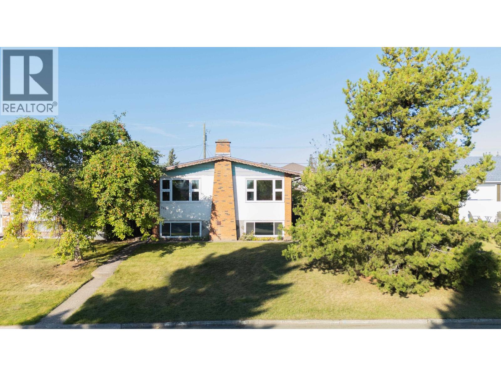 705 Irwin Street Photo de la propriété 1