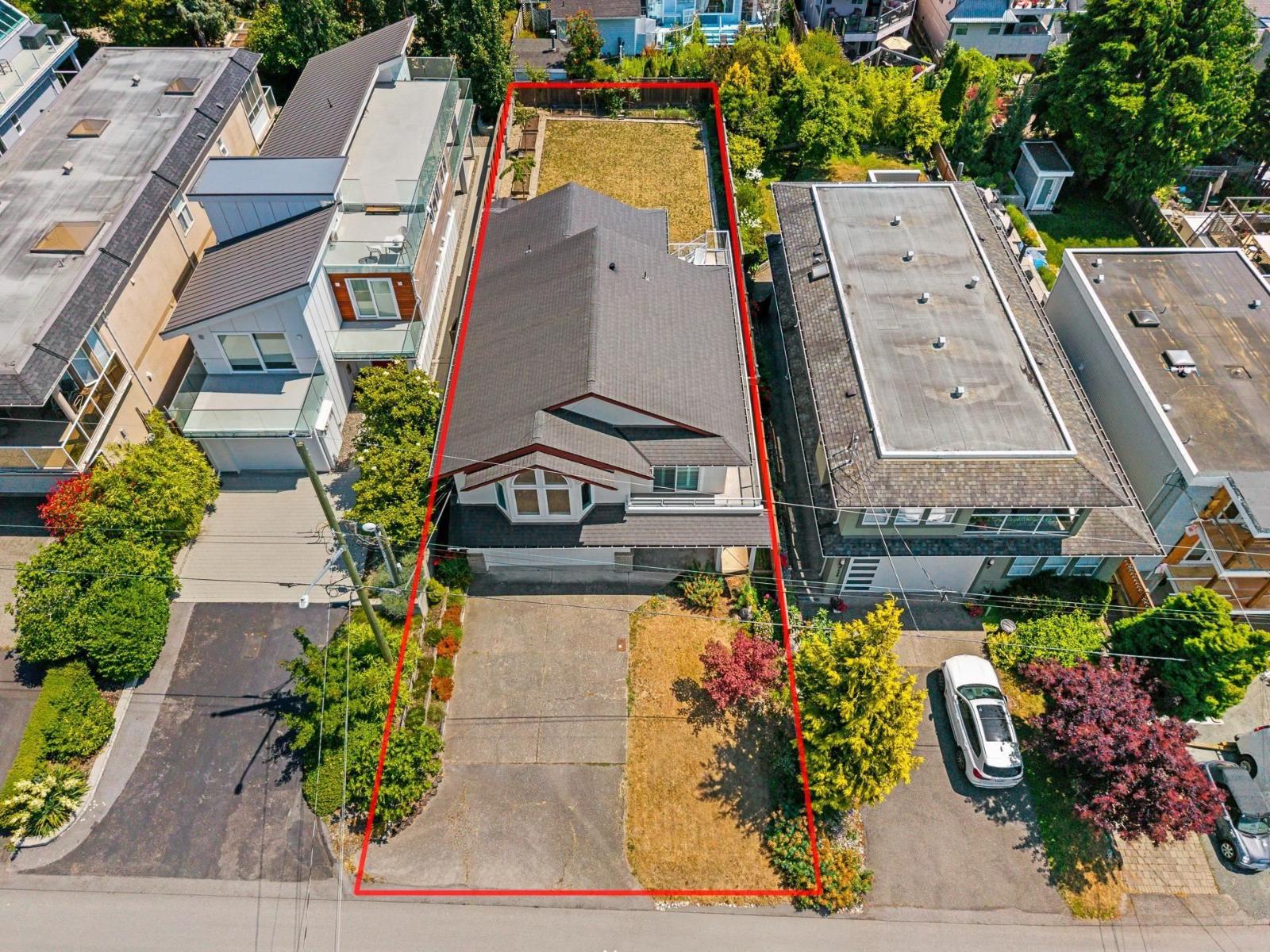 952 Kent Street Property Photo 3