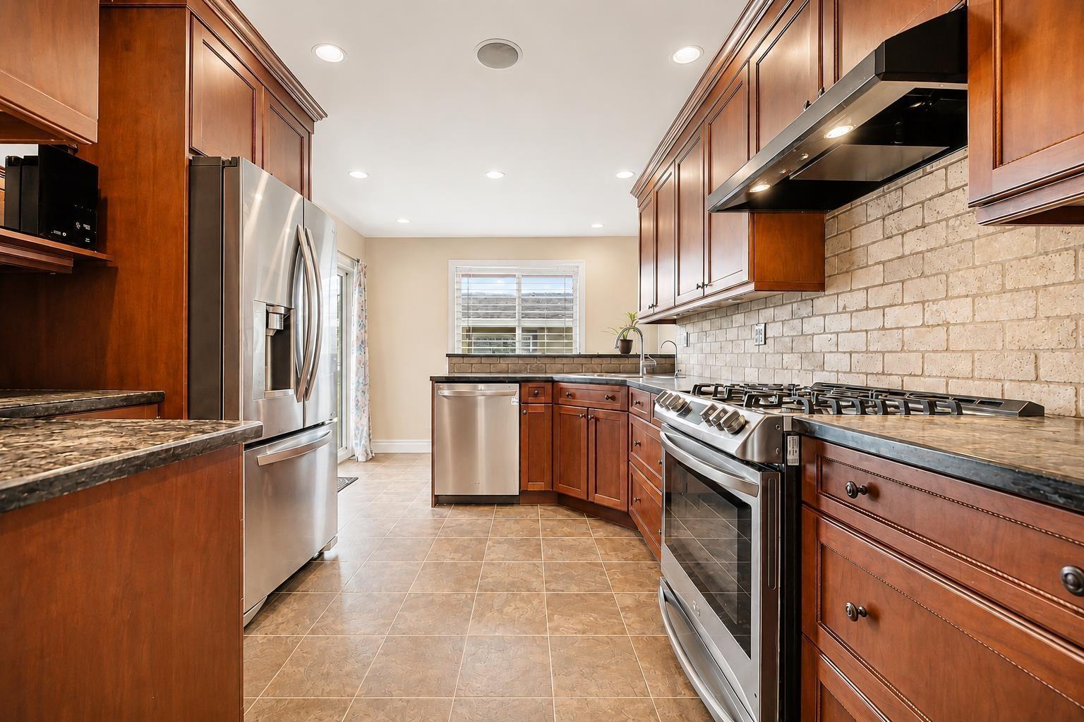 952 Kent Street Property Photo 11
