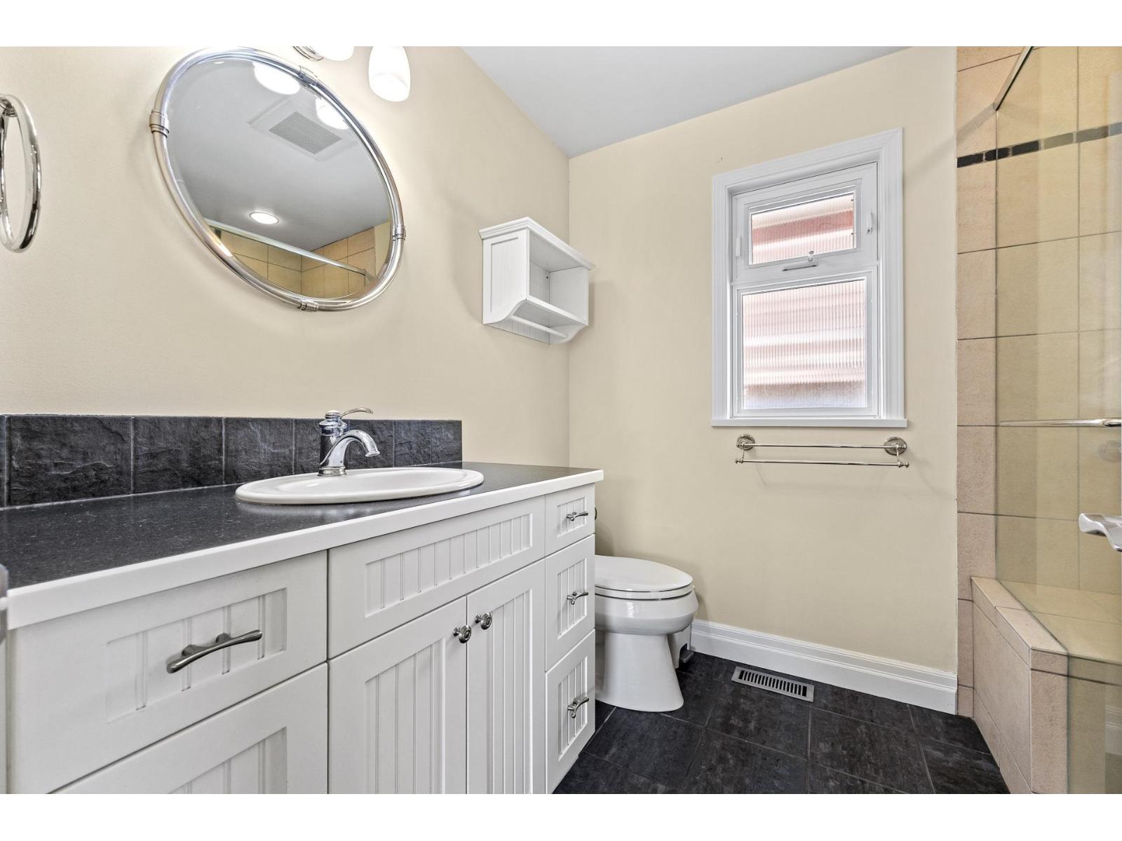952 Kent Street Property Photo 17