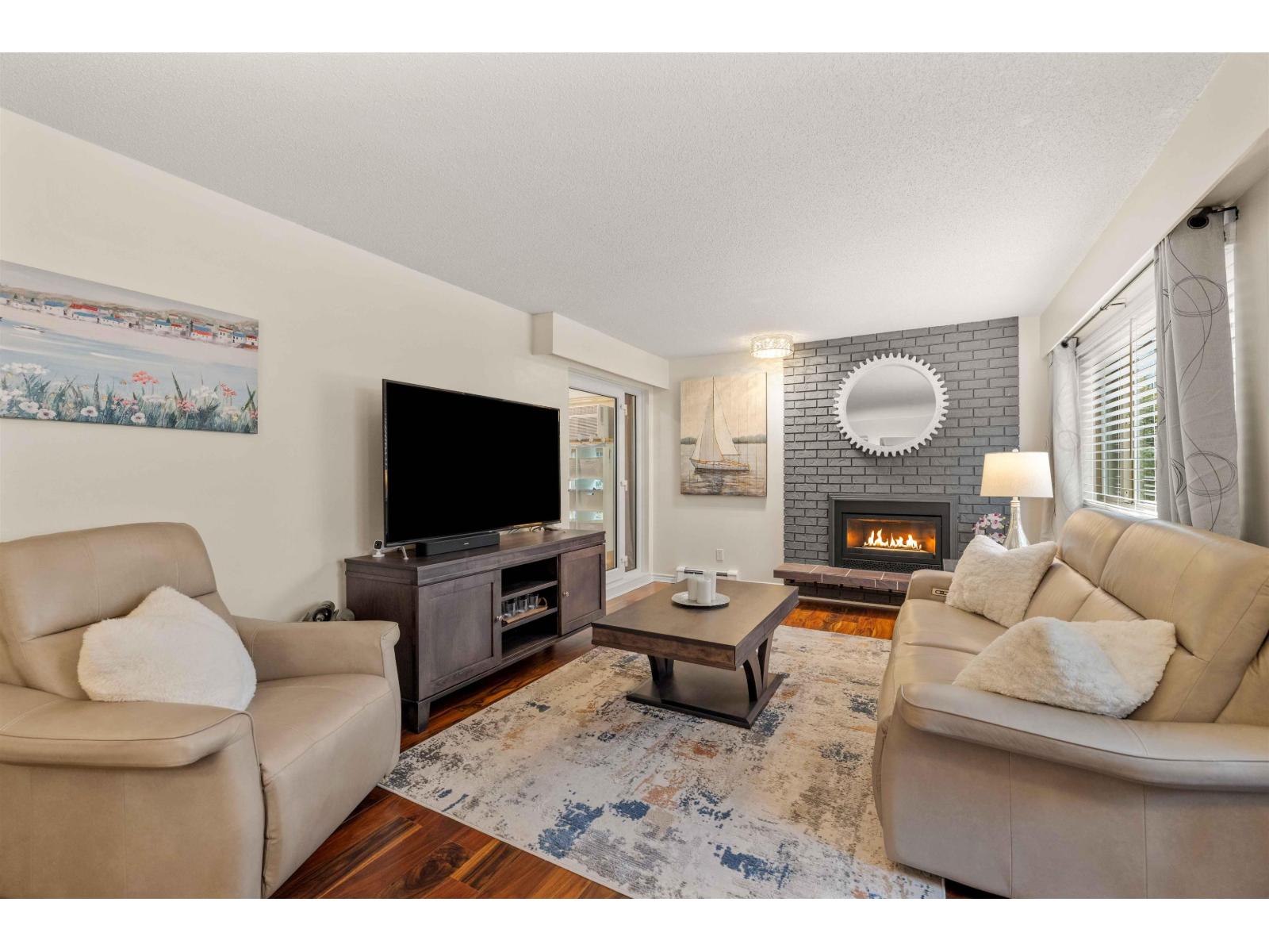 107 1368 FOSTER STREET Property Photo 1