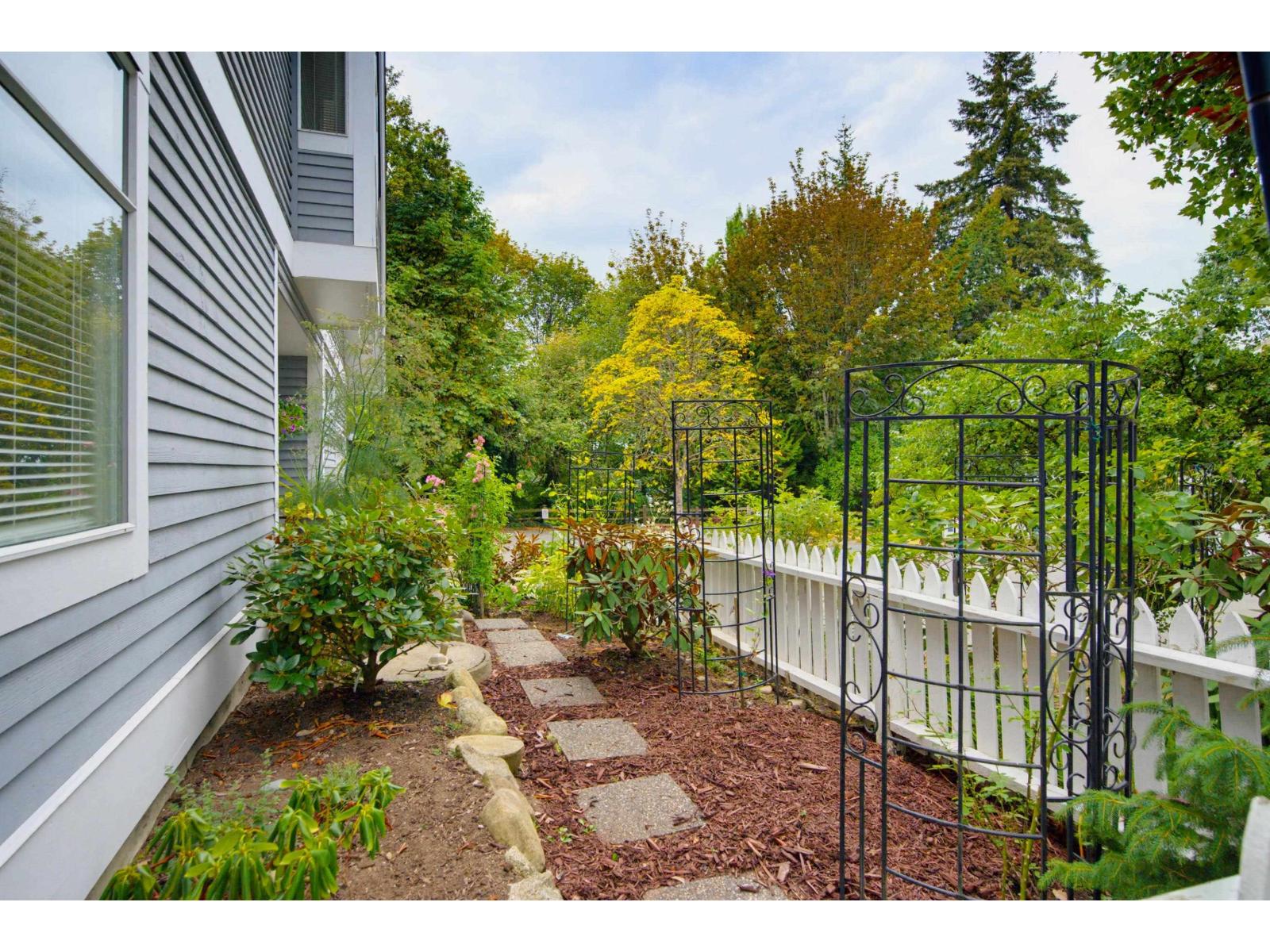 50 4847 219 Street Property Photo 38