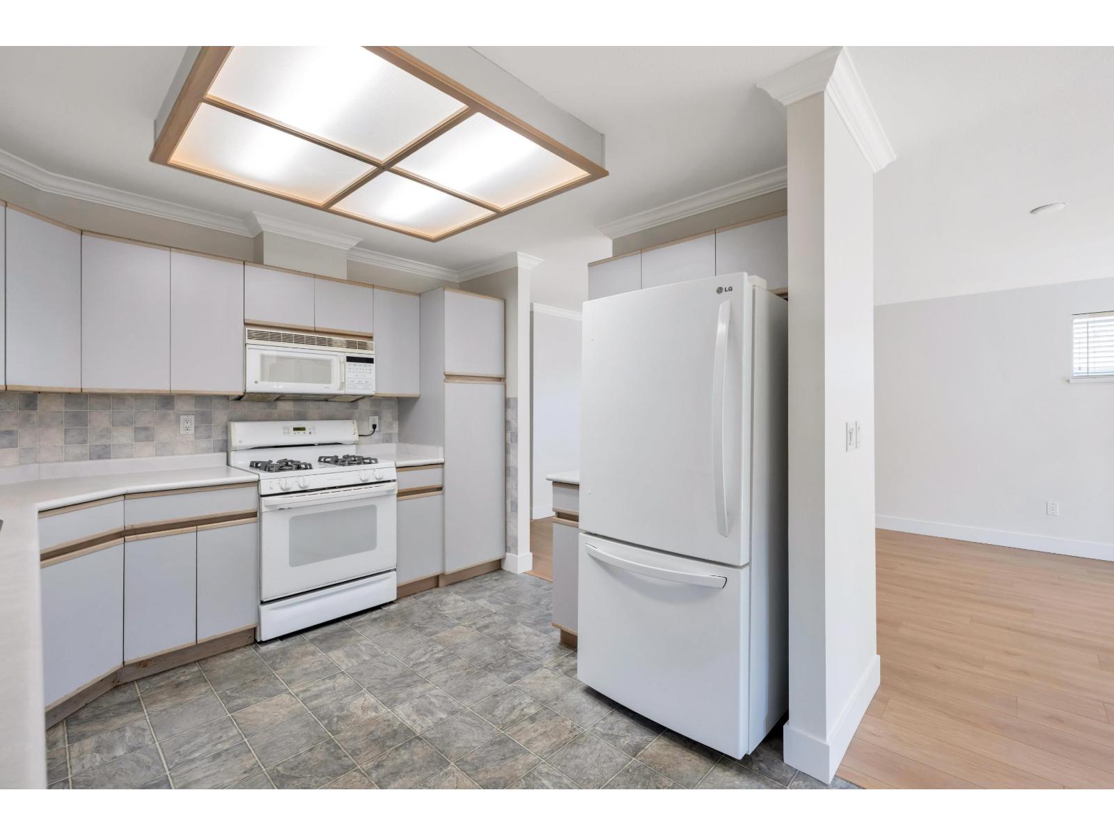 31 8889 212 Street Property Photo 12
