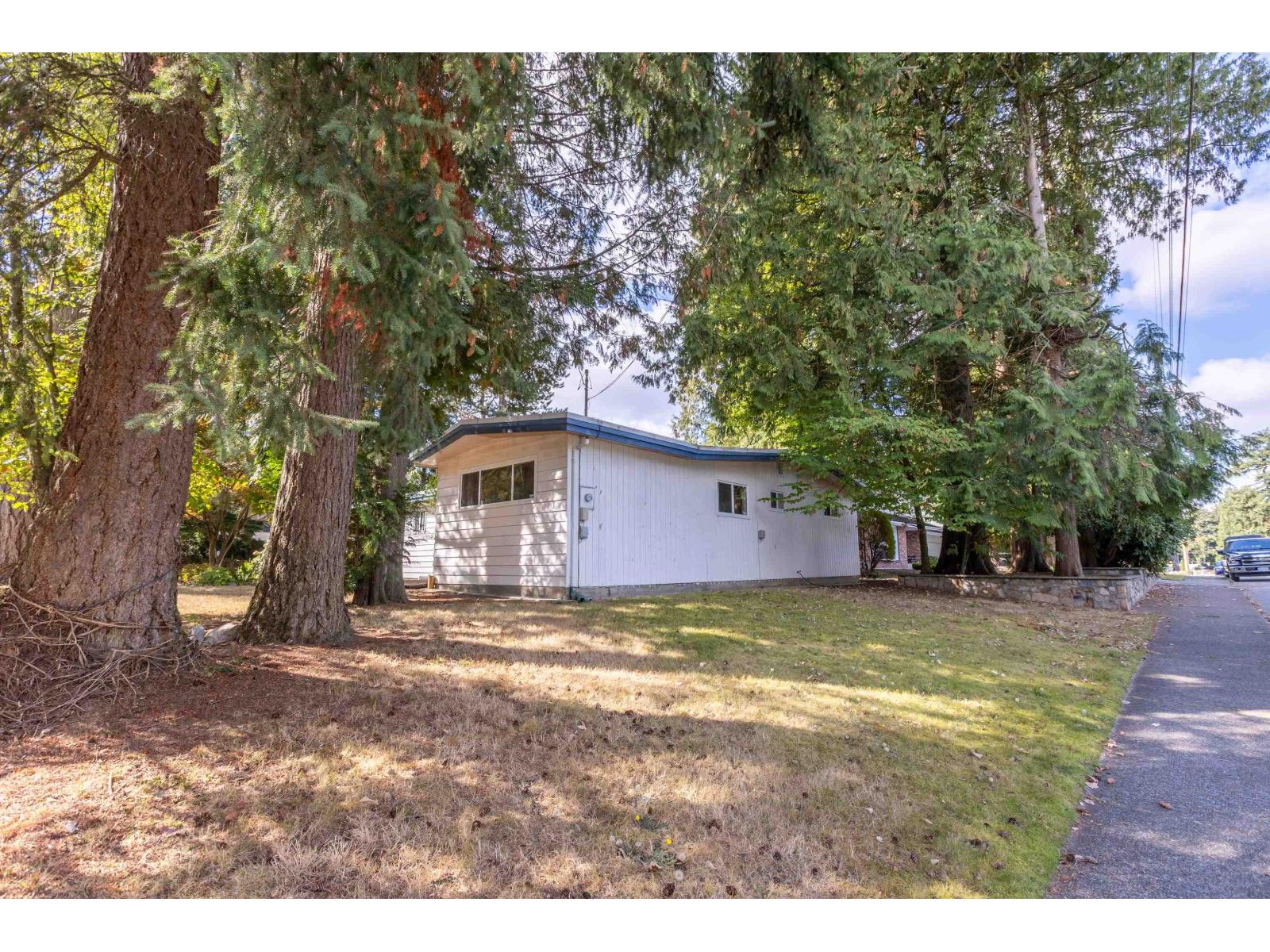 2745 Ash Street Property Photo 3