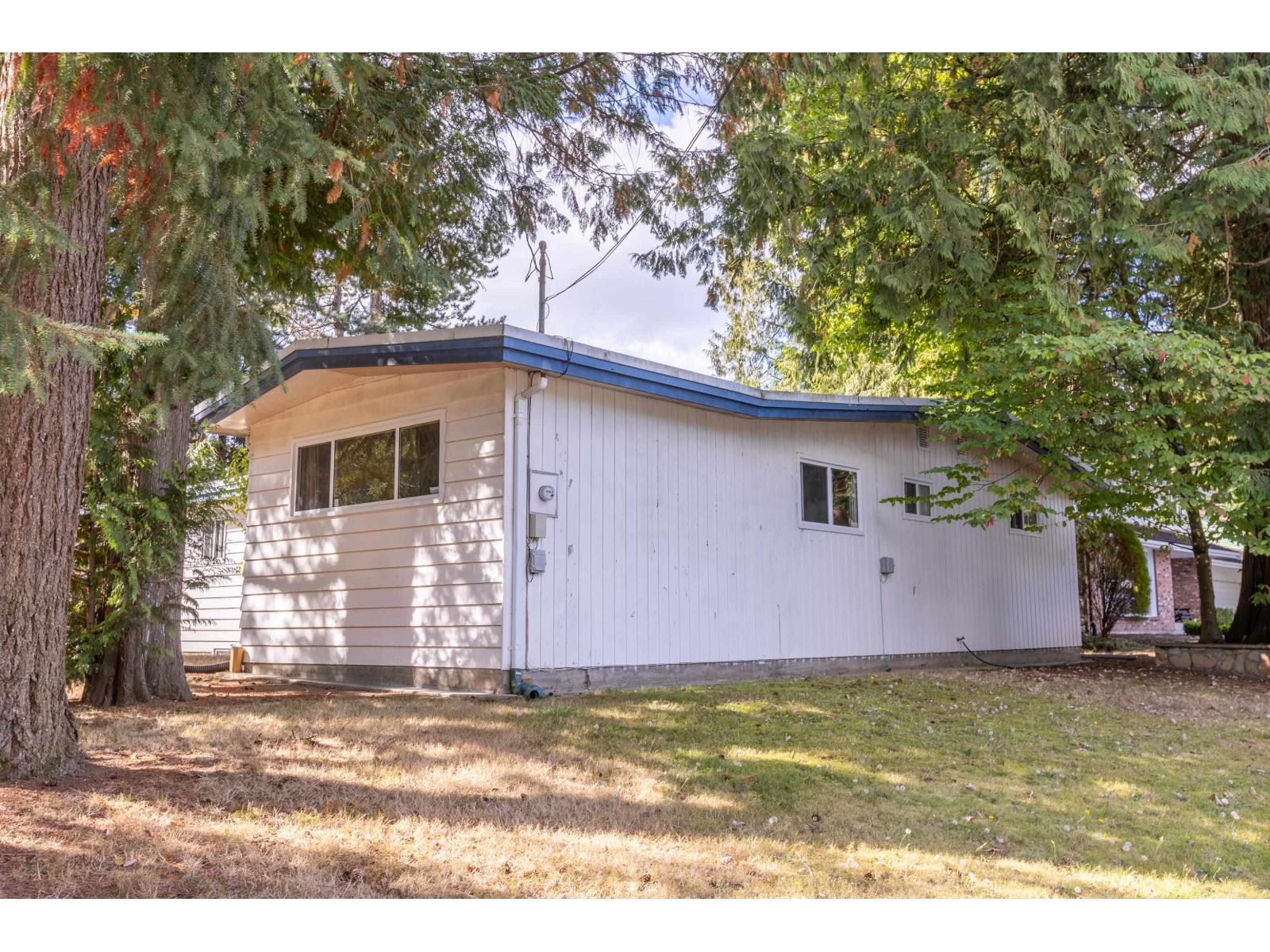 2745 Ash Street Property Photo 4