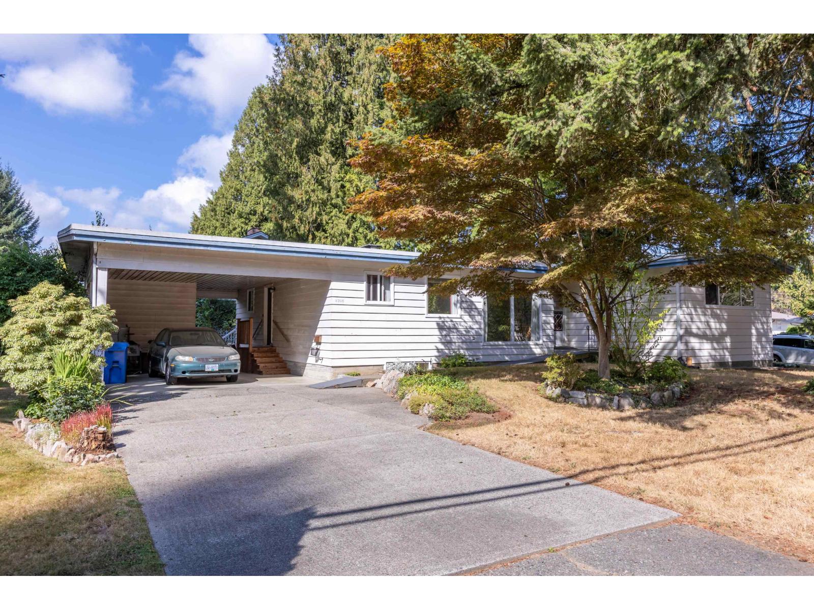 2745 Ash Street Property Photo 8
