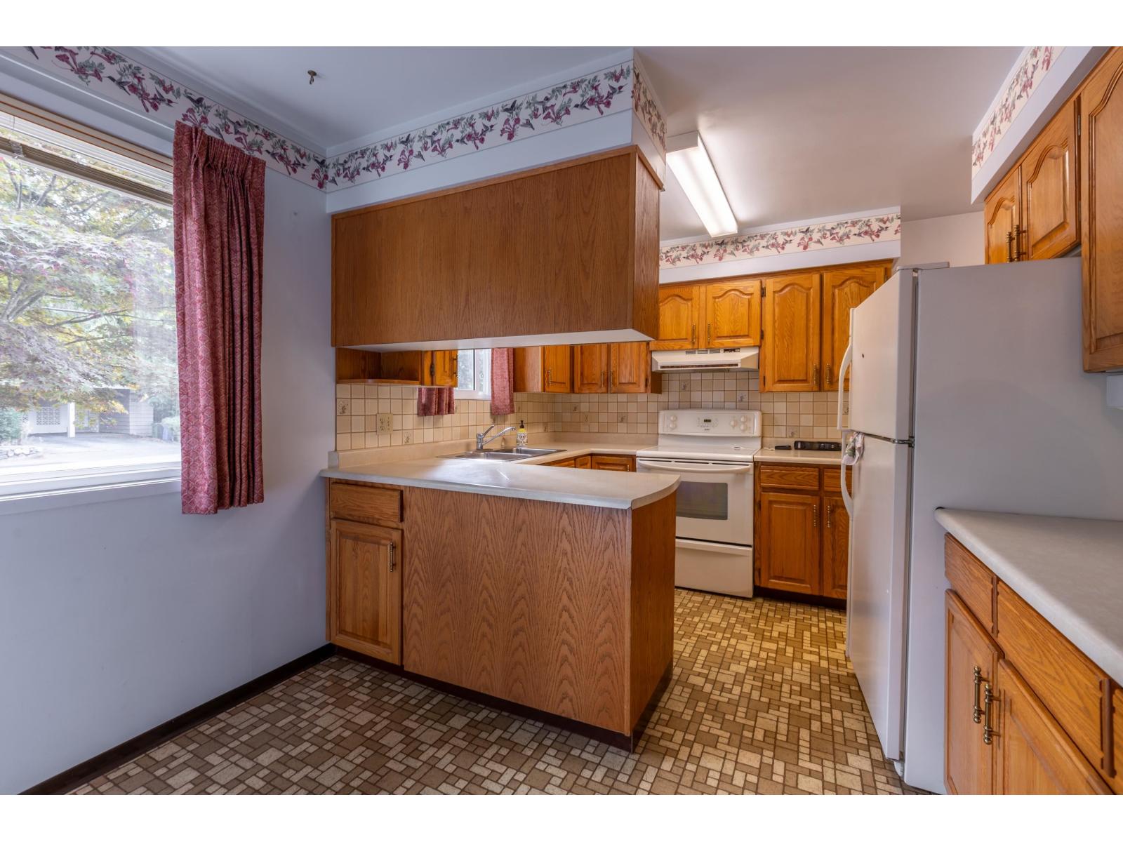 2745 Ash Street Property Photo 9
