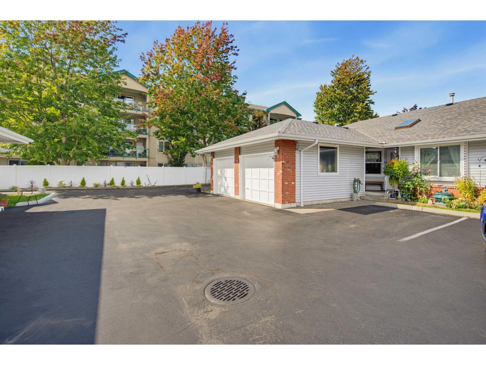 11 5365 205 Street Property Photo 3