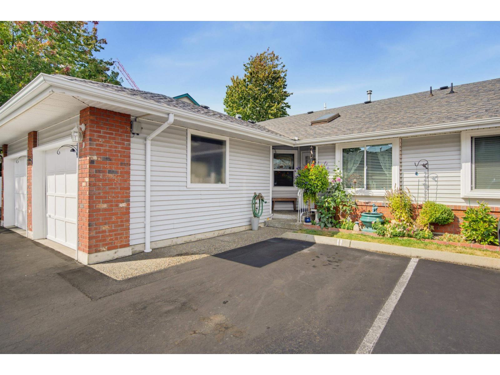 11 5365 205 Street Property Photo 5