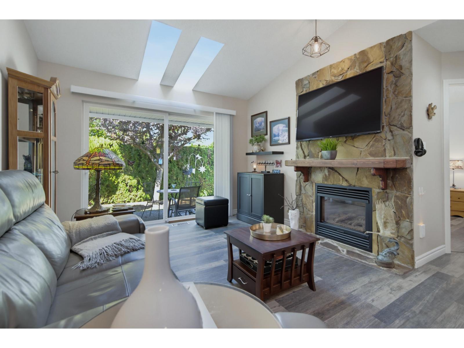 11 5365 205 Street Property Photo 10