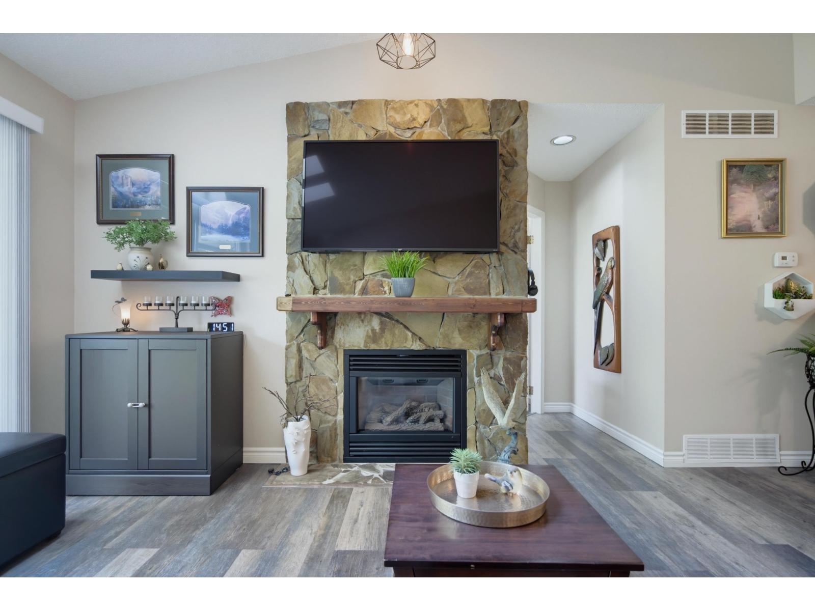 11 5365 205 Street Property Photo 11