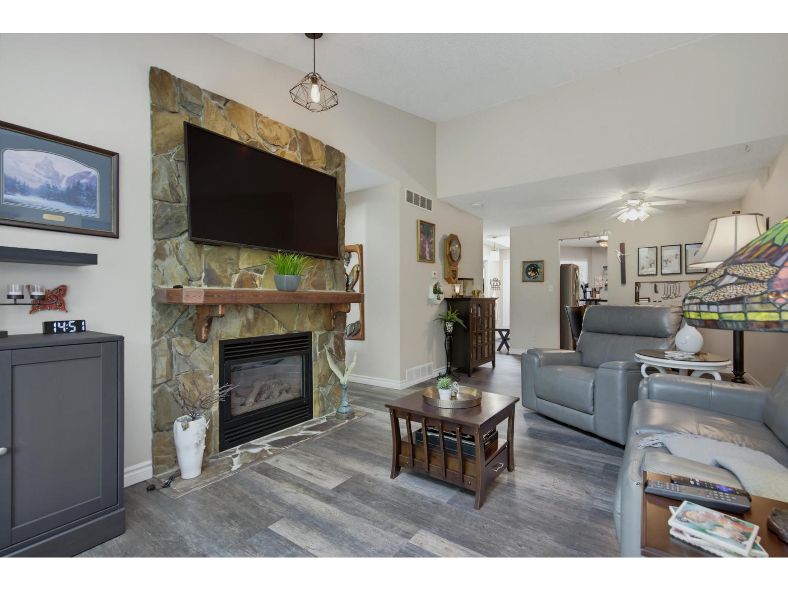 11 5365 205 Street Property Photo 12