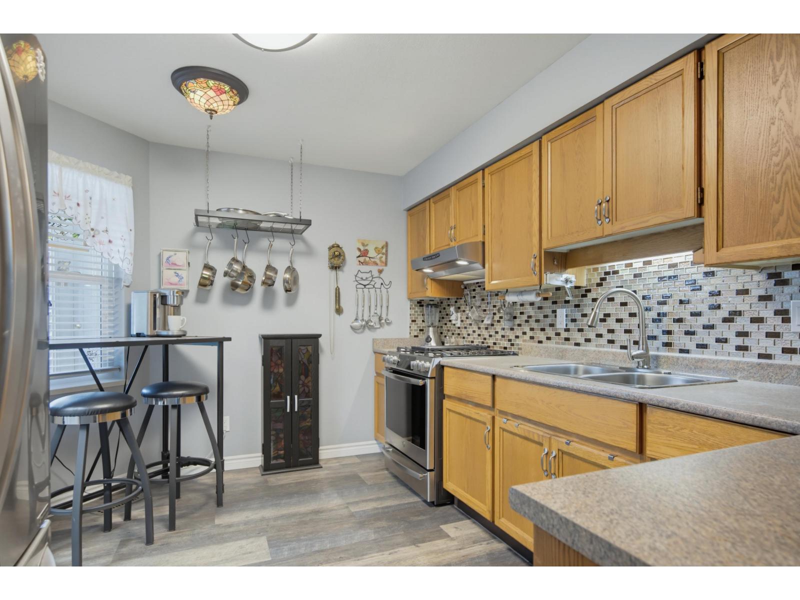 11 5365 205 Street Property Photo 16