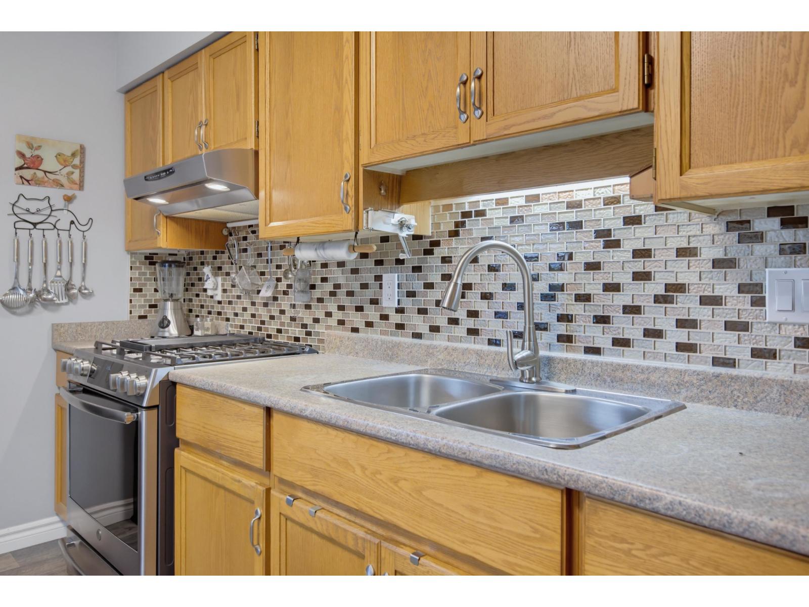 11 5365 205 Street Property Photo 18