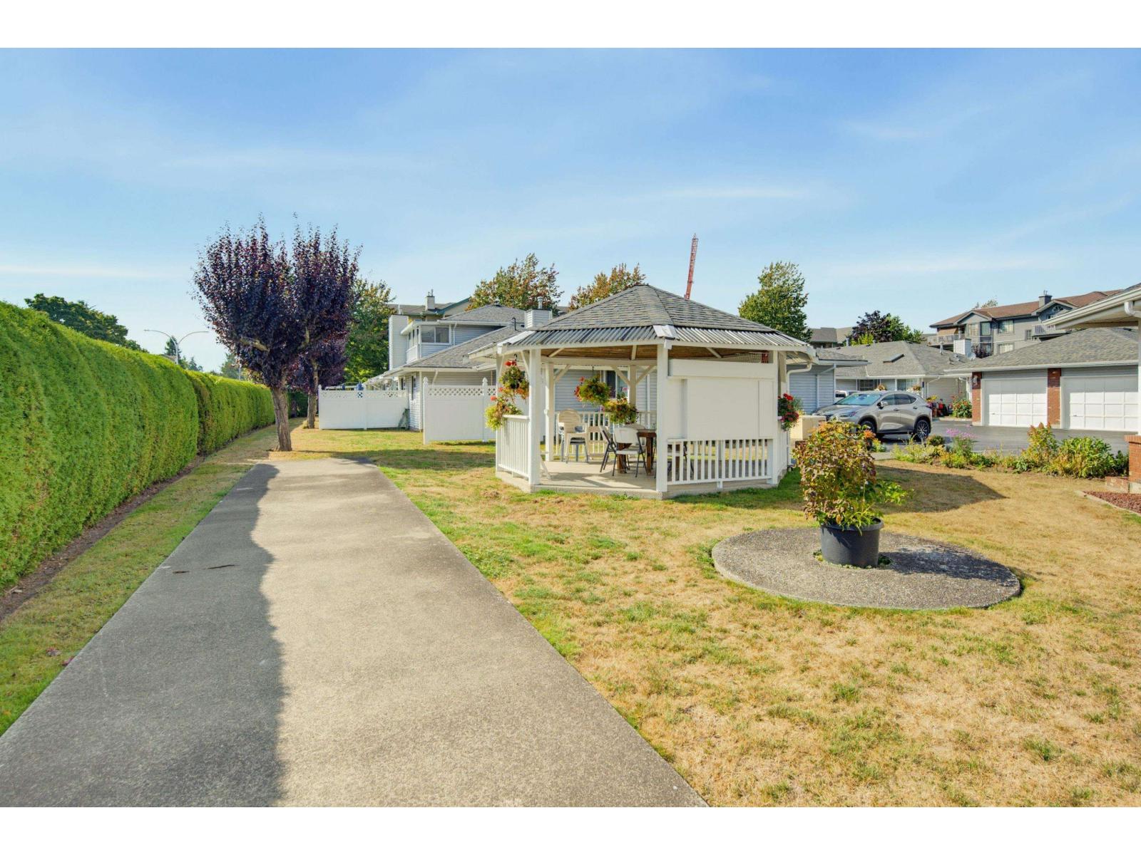 11 5365 205 Street Property Photo 36