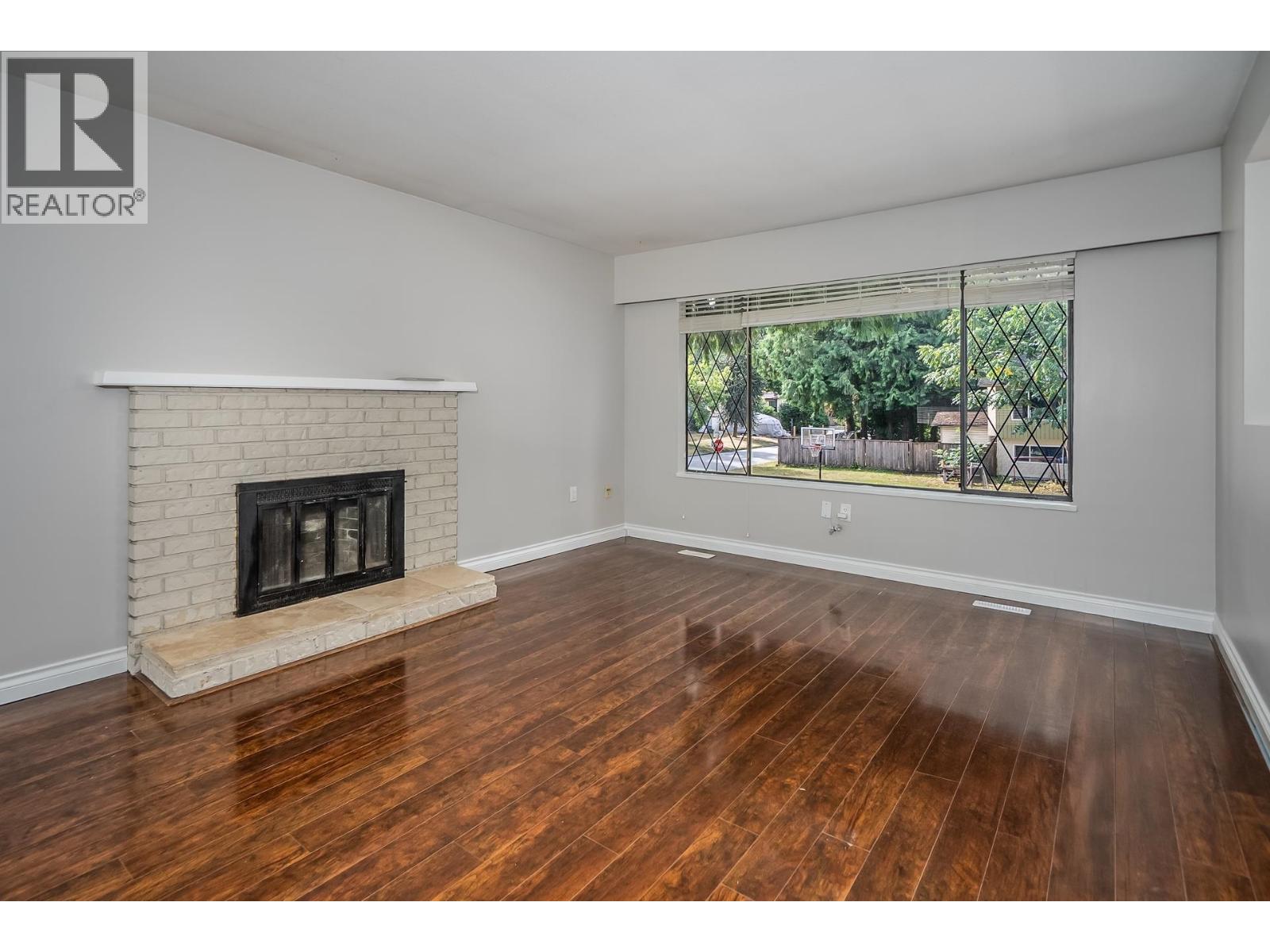 20783 Thorne Avenue Property Photo 5