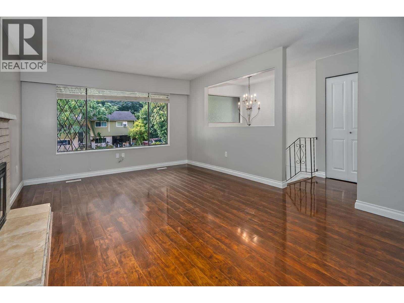 20783 Thorne Avenue Property Photo 7