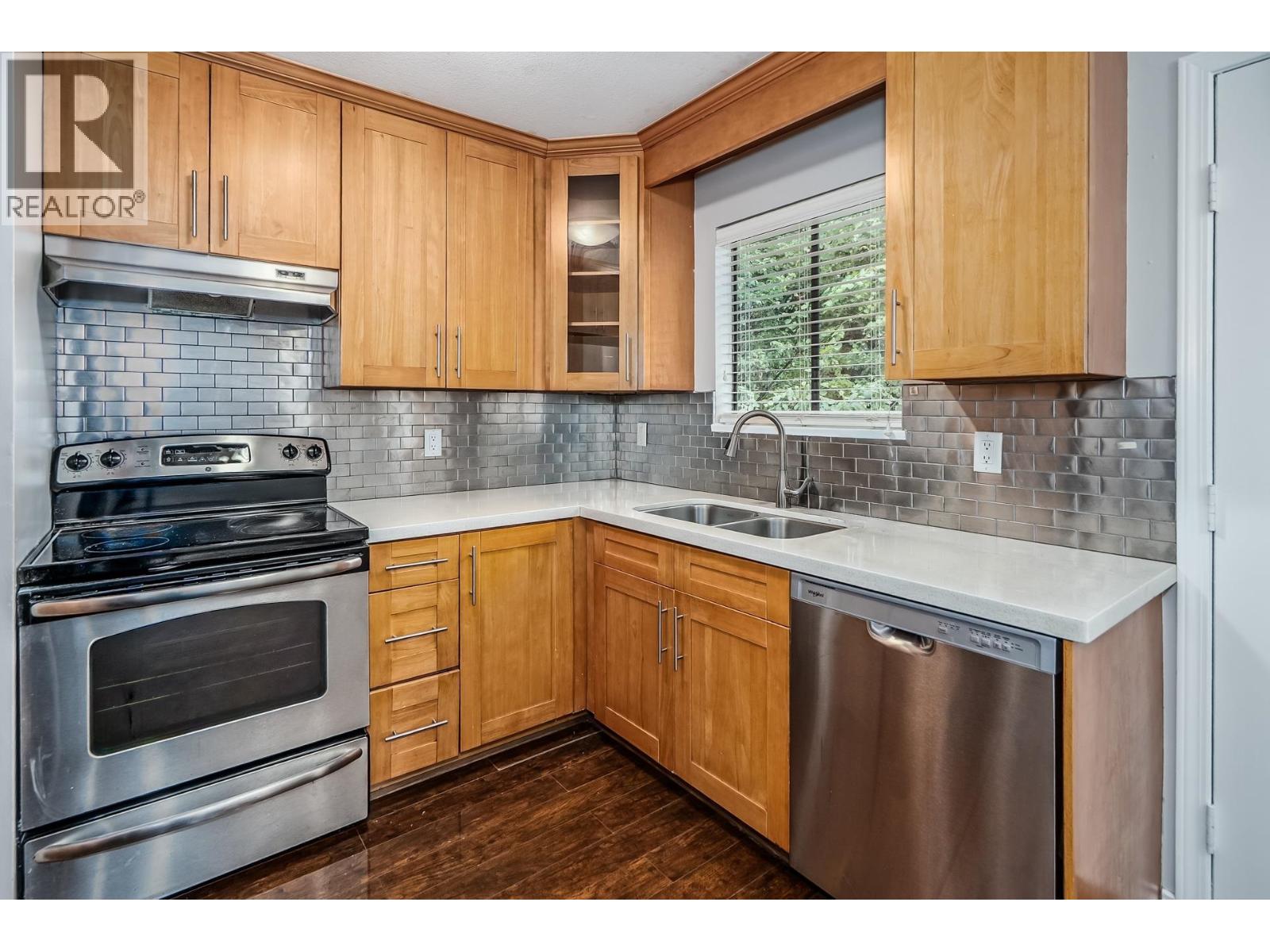 20783 Thorne Avenue Property Photo 14