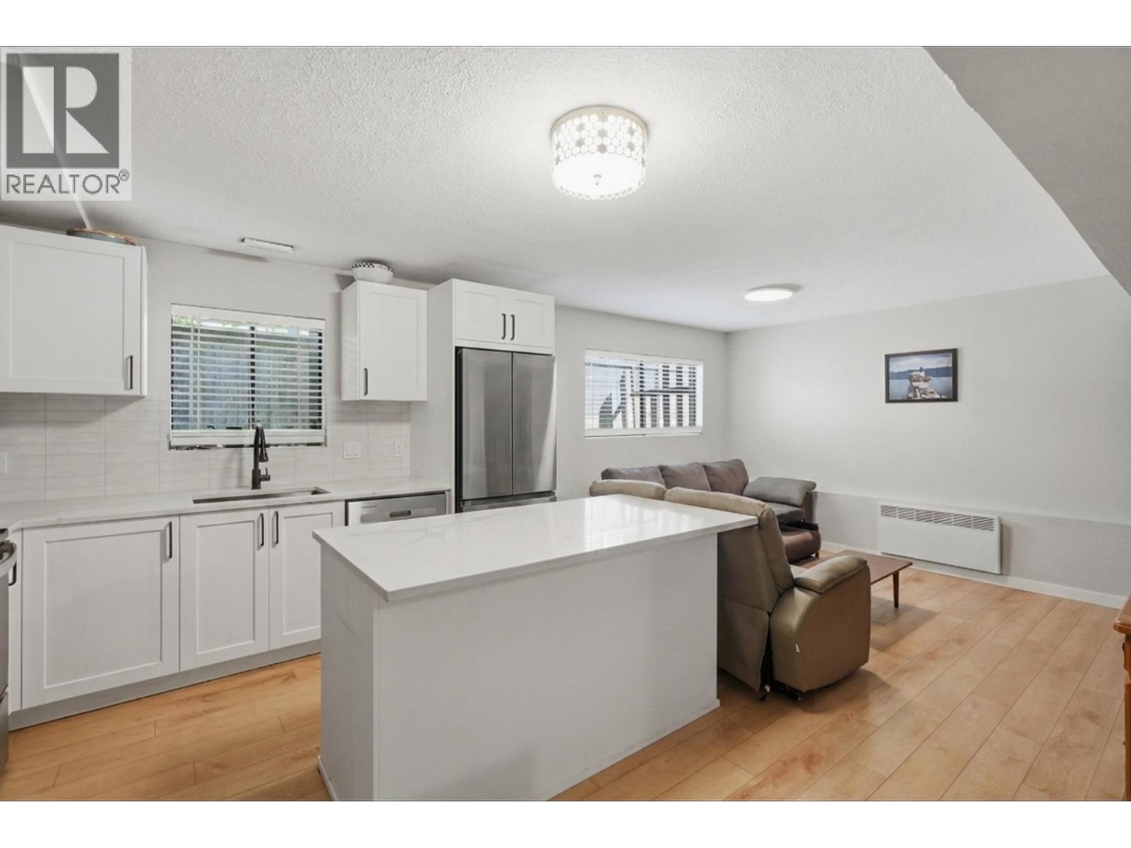 20783 Thorne Avenue Property Photo 25