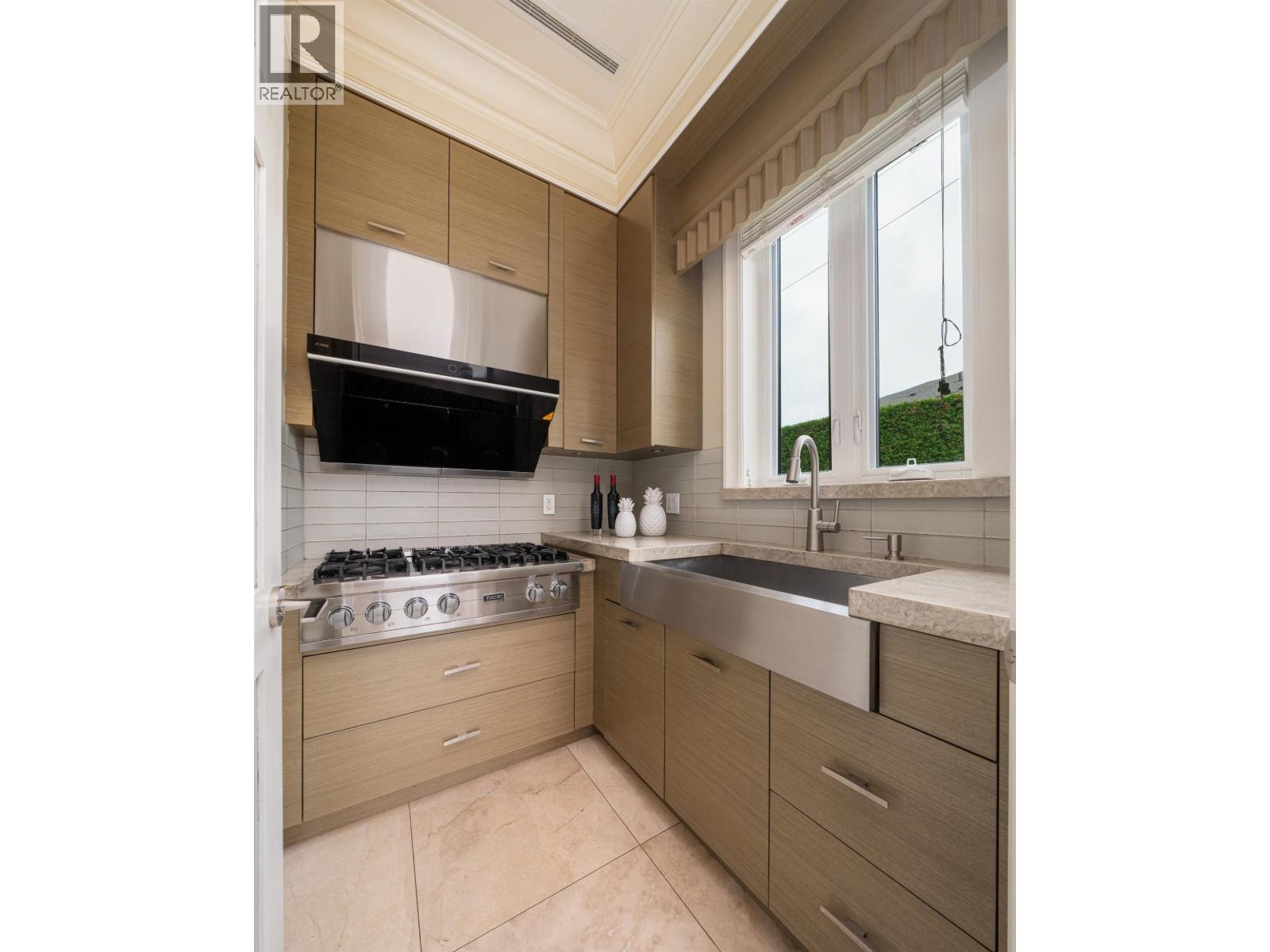 1461 W 47th Avenue Property Photo 16