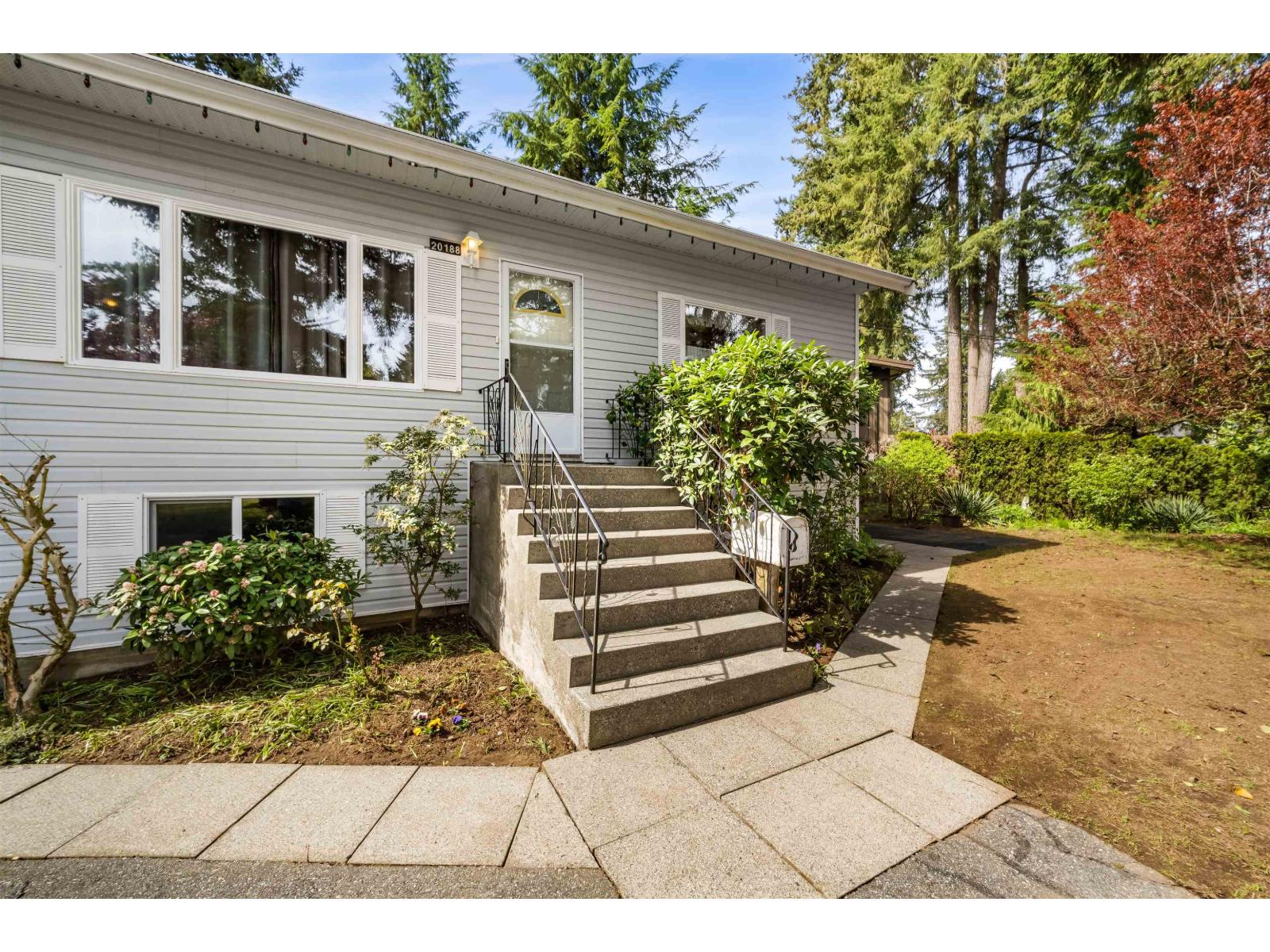 20188 40 Avenue Property Photo 5