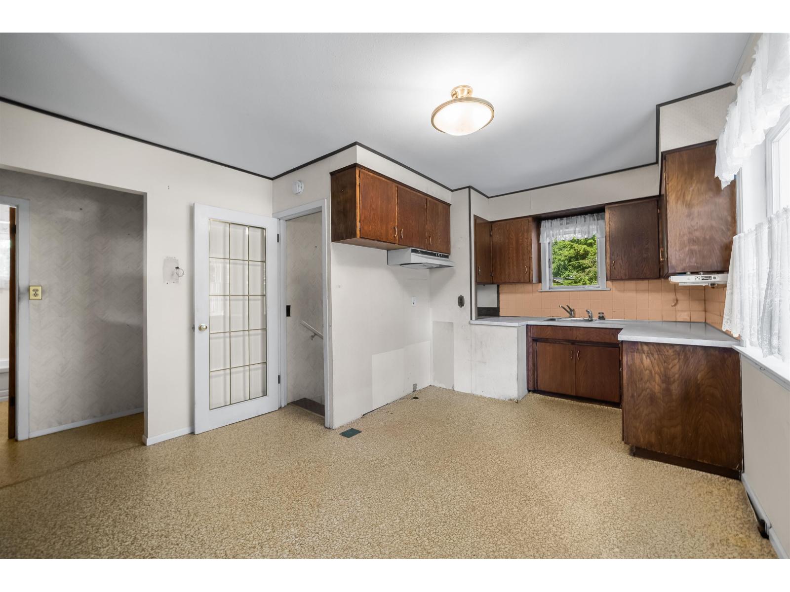 20188 40 Avenue Property Photo 9