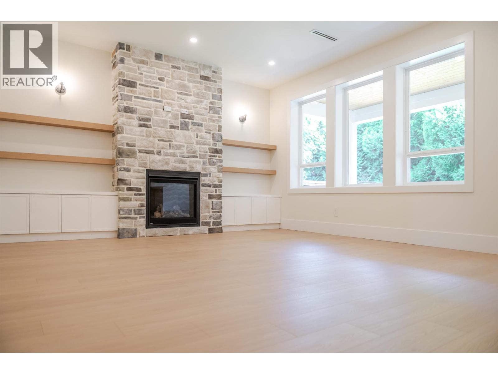 2 21092 Wicklund Avenue Property Photo 4