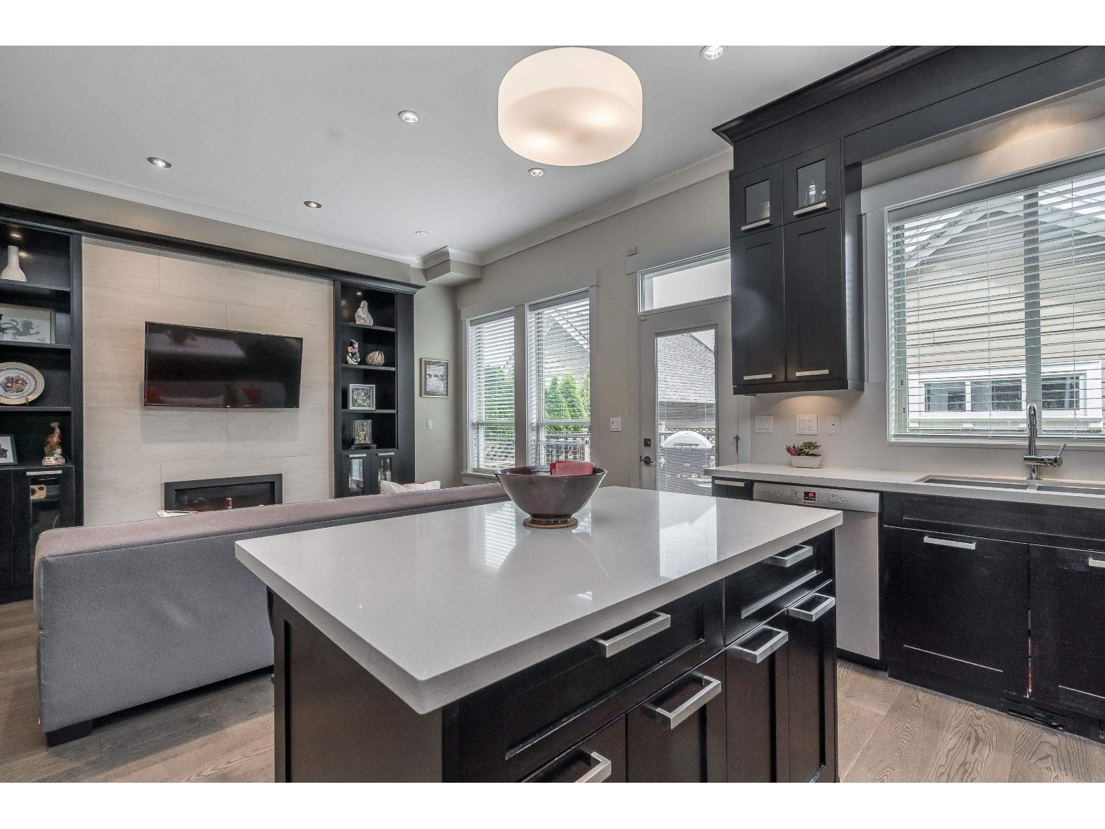 14743 32 Avenue Property Photo 15