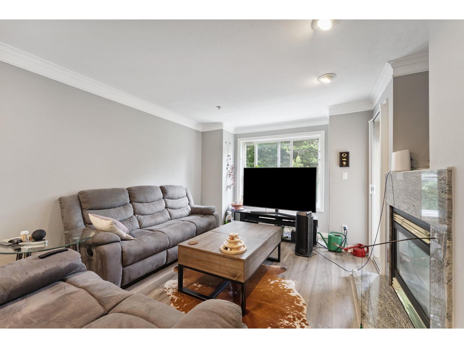211 8115 121a Street Property Photo 2